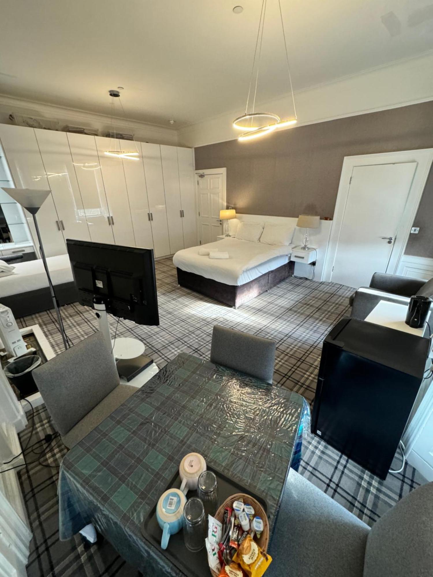 Luxury Family Room With Private Bathroom In The Heart Of Edimburgo Exterior foto